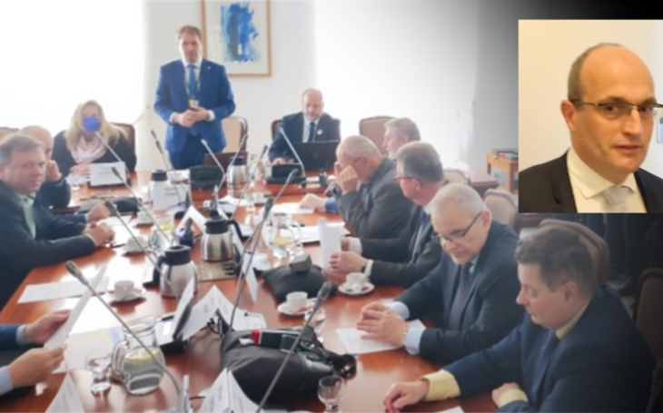 Podvýbor pro dopravu: Náměstek Sechter pracuje pro stát i po odvolání z funkce