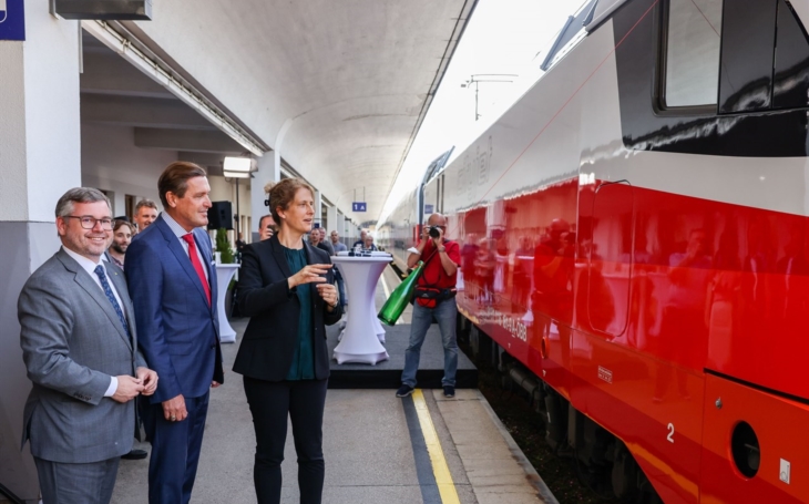 ÖBB's Cityjet locomotive christening amid the double-decker upgrade program: DOSTO progress update