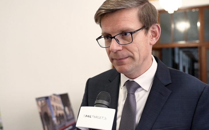 Pokud se v ČR nepodaří vybudovat železnici v nové stopě, nikdy se nenaplní snaha převést více nákladu ze silnic na železnici, říká ministr dopravy Kupka