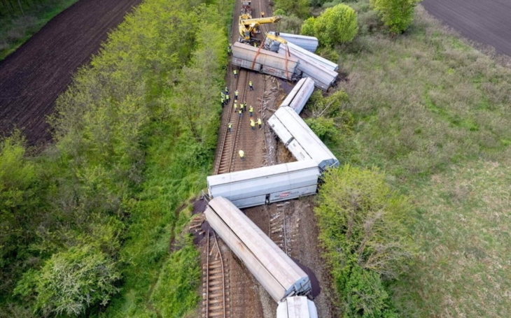 Freight Train Derailment in Hungary Disrupts Rail Traffic, Prompting Alternative Route Measures