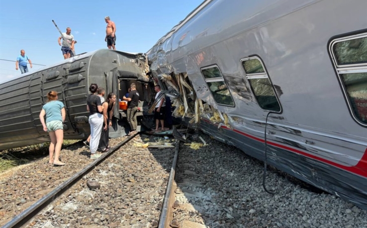 Major Collision in Volgograd: Truck Hits Train, Derailing Eight Carriages and Injuring Over 50