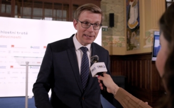 První kilometry českých vysokorychlostních tratí by mohly začít vyrůstat v roce 2026,…